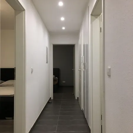 Downtown Center 公寓 *