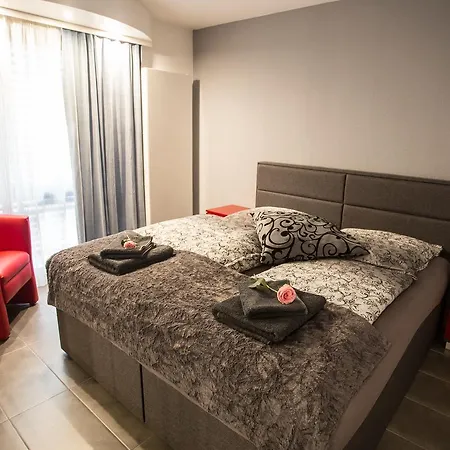 Downtown Center 公寓 *