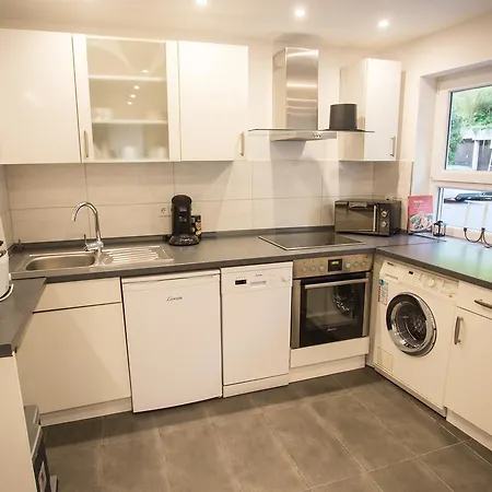 Downtown Center 公寓 *